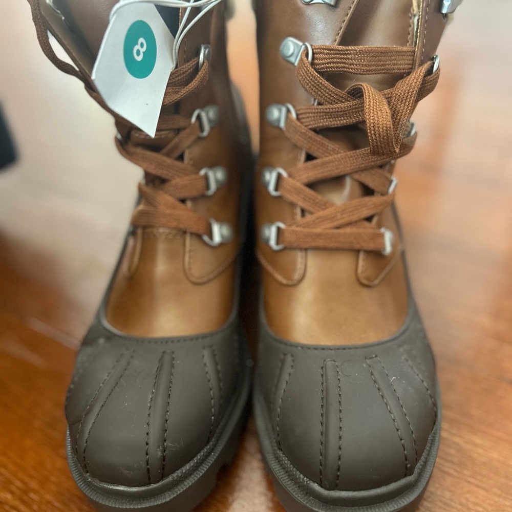 TARGET 🎯 NEVER WORN SNOW BOOTS